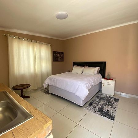 Inecia'S B & B Uis المظهر الخارجي الصورة